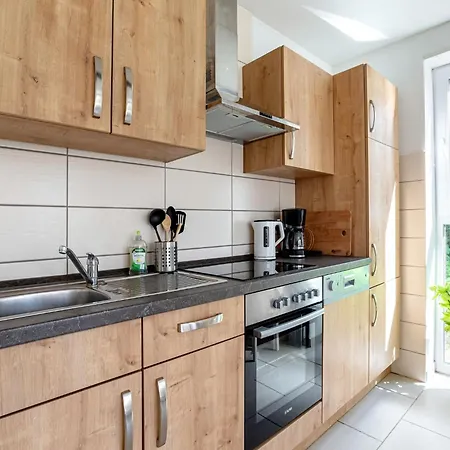 Lakeside Comfort With Balcony 유틴