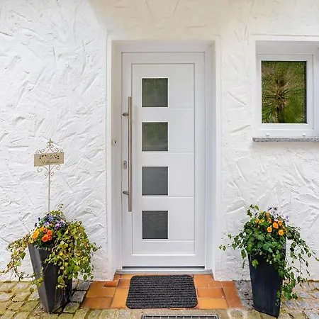 Lakeside Comfort With Balcony 아파트 유틴