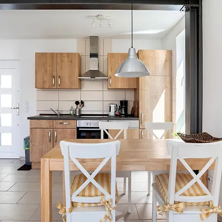 Lakeside Comfort With Balcony