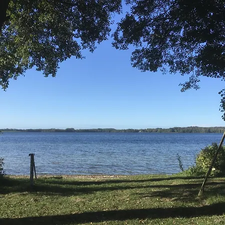 아파트 Lakeside Comfort With Balcony