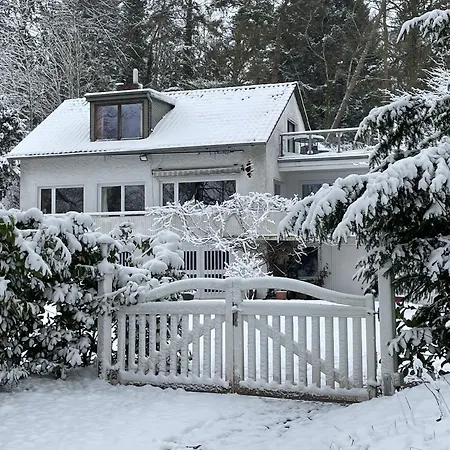 Lakeside Comfort With Balcony 아파트 *