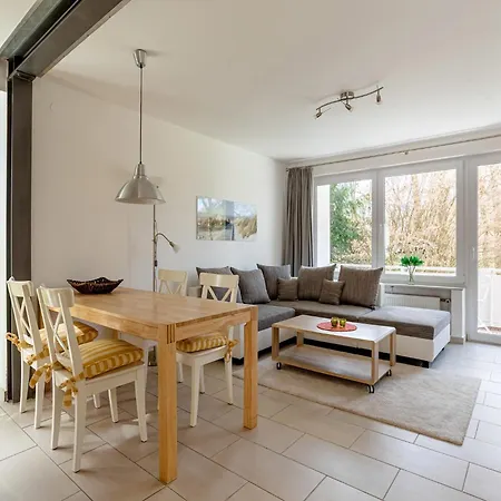 Lakeside Comfort With Balcony