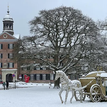 Lakeside Comfort With Balcony * 유틴