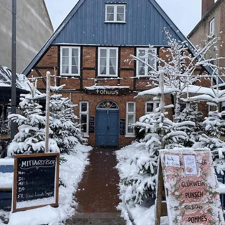 Lakeside Comfort With Balcony *
