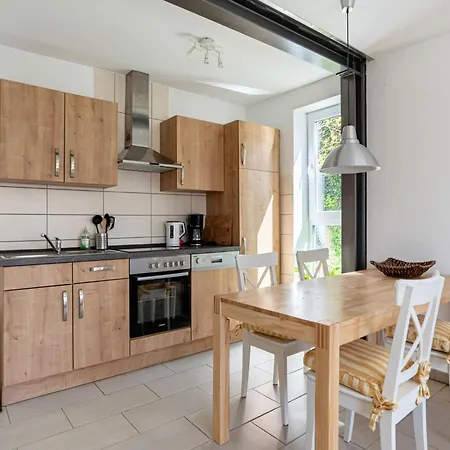 Lakeside Comfort With Balcony