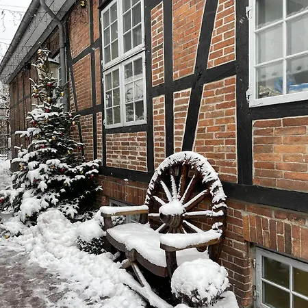 Lakeside Comfort With Balcony 아파트