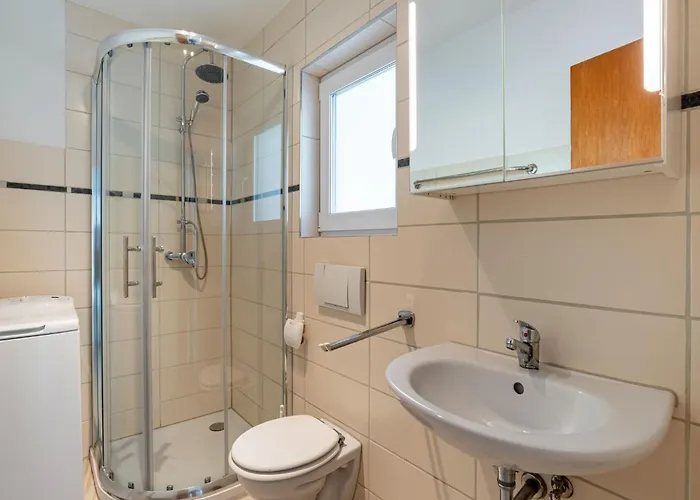 아파트 Lakeside Comfort With Balcony