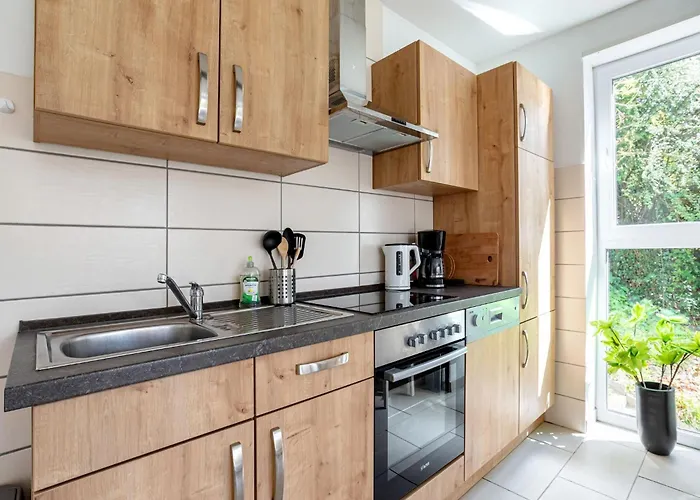 Lakeside Comfort With Balcony 유틴