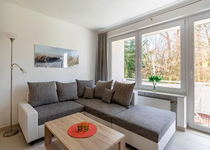 Lakeside Comfort With Balcony 아파트