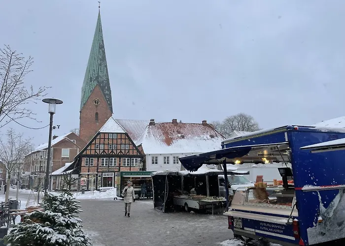 Lakeside Comfort With Balcony 유틴