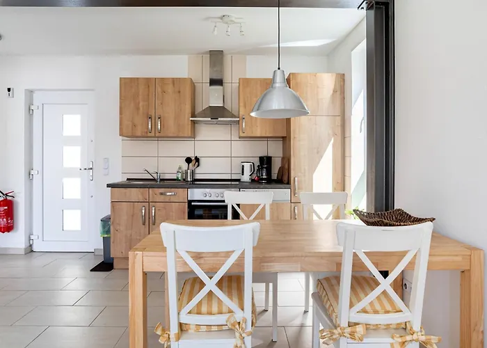 Lakeside Comfort With Balcony