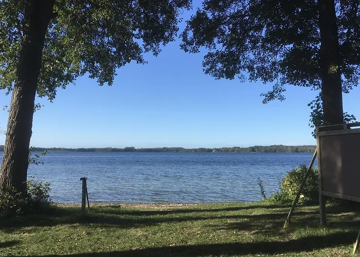 아파트 Lakeside Comfort With Balcony