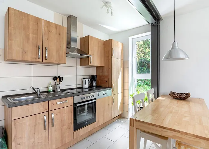 아파트 Lakeside Comfort With Balcony