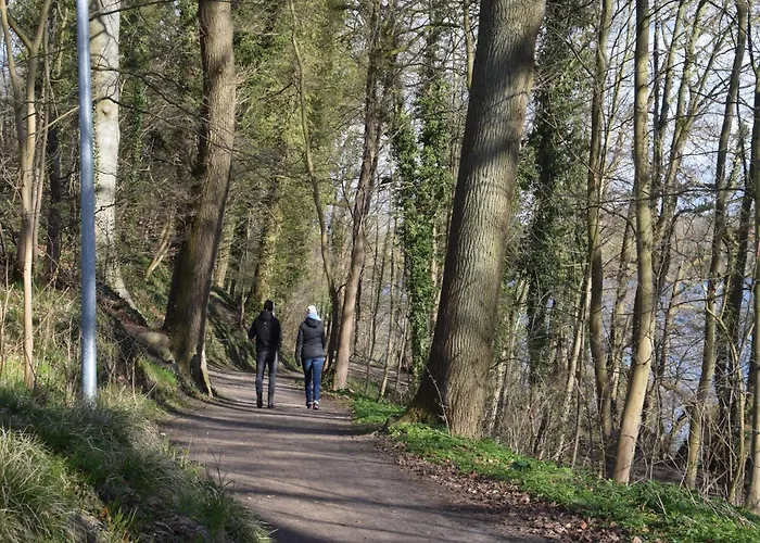 Lakeside Comfort With Balcony * 유틴