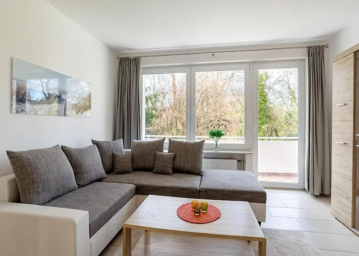 Lakeside Comfort With Balcony 유틴