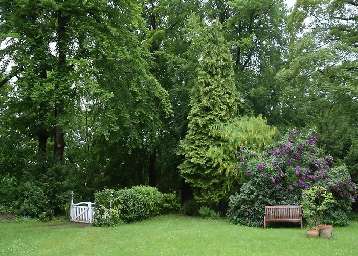 Lakeside Comfort With Balcony 아파트