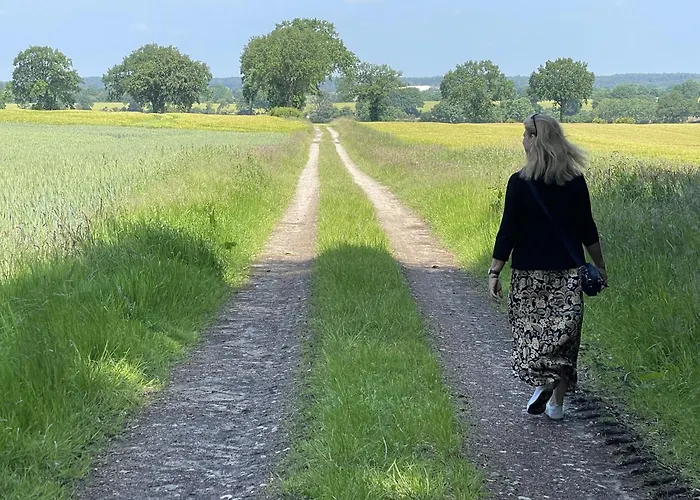 Lakeside Comfort With Balcony 아파트 *