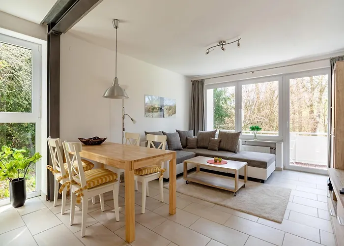 Lakeside Comfort With Balcony