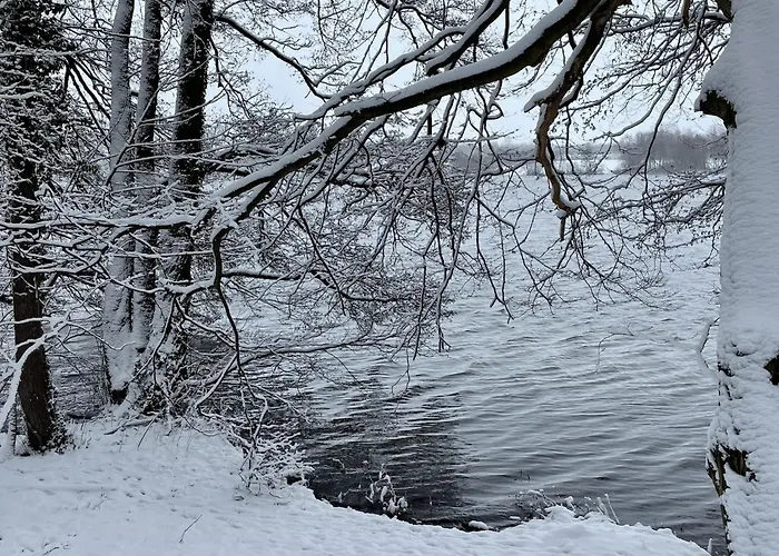 Lakeside Comfort With Balcony 아파트 유틴