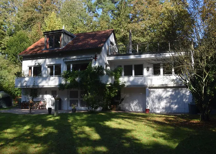 아파트 Lakeside Comfort With Balcony 유틴