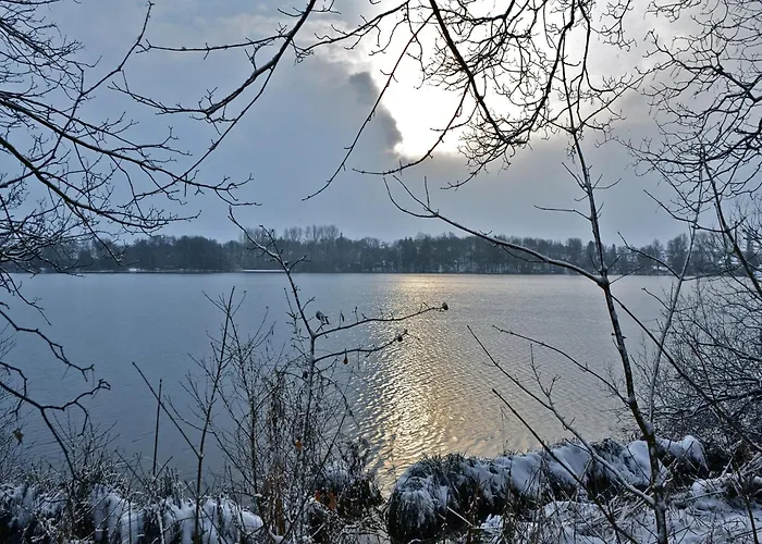 Lakeside Comfort With Balcony
