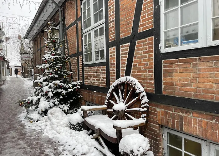 Lakeside Comfort With Balcony 아파트